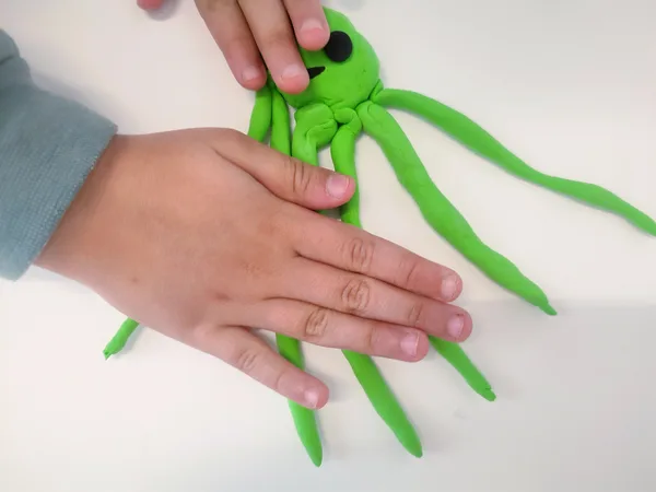 Materiales de arte y expresión creativa en la consulta de psicología